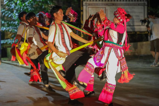 温泉润泽，云南这座小城坐拥半城湖光丨云新闻·滇地宝藏⑮