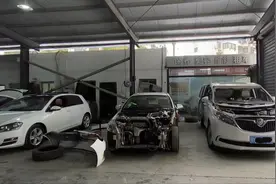 武汉雨雪冰冻致车辆事故多发，汽修店工作人员：钣金喷漆和点火故障居多，建议开车时缓踩油门图片