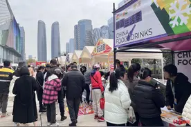 免费试吃、游戏套圈……成都春糖生活季狂欢不断，吸引众多市民“打卡”图片