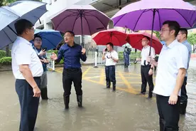 暴雨之下显担当，东莞石碣镇全力筑牢屏障守护群众生命财产安全图片