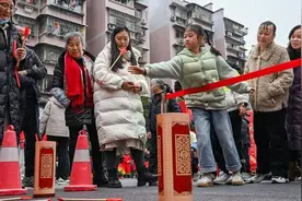 社区学院贺岁迎春 两江新区天宫殿街道举行文艺汇演图片