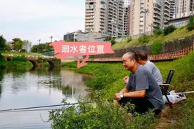 这位“钓鱼大叔”，谢谢你的挺身而出！图片
