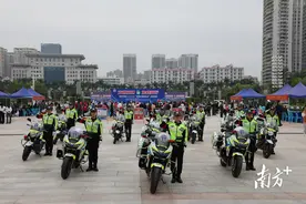 让出行更满意！茂名开展“全国交通安全日”主题宣传活动图片