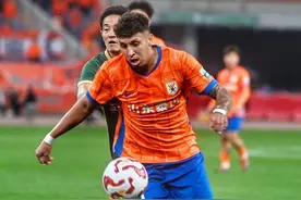 开场三分钟就丢球，泰山队上半场1比1浙江队图片