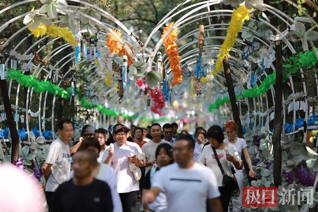 国庆假期游客畅玩“现代钢都 秀美鞍山”，迎客增长20.25%，“吸金”增长18.16%