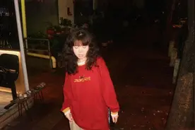 她们的故事｜从短剧演员到月入5万的主播，00后女性探索职场新赛道图片
