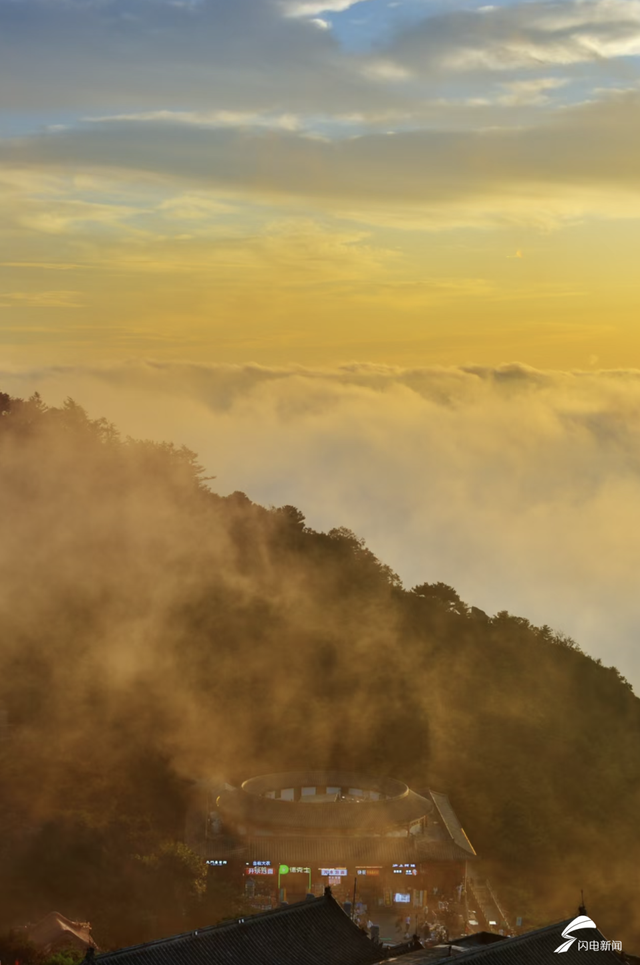 组图丨泰山云雾锁峰峦 静谧景致醉游人