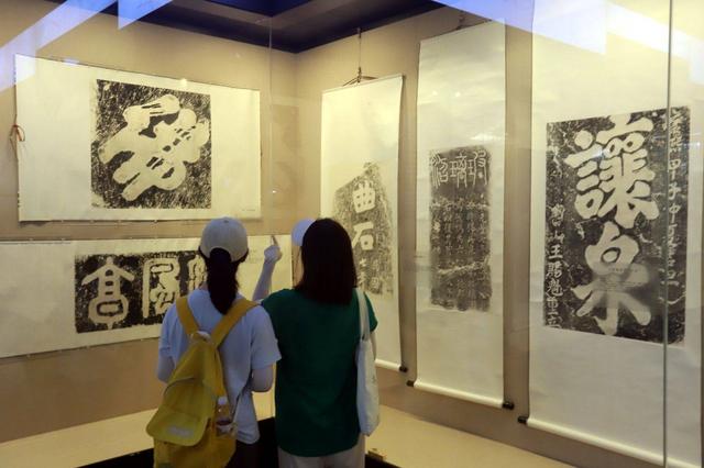 江苏苏州：摩崖石刻拓片联合展览举行