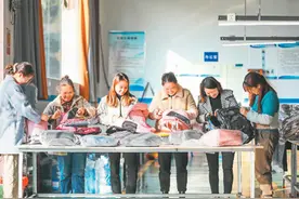 让村民在家门口就业图片
