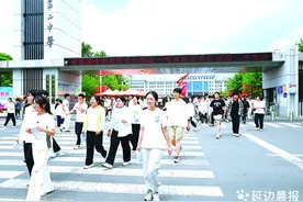 延边州8458名考生执笔为剑逐梦未来图片