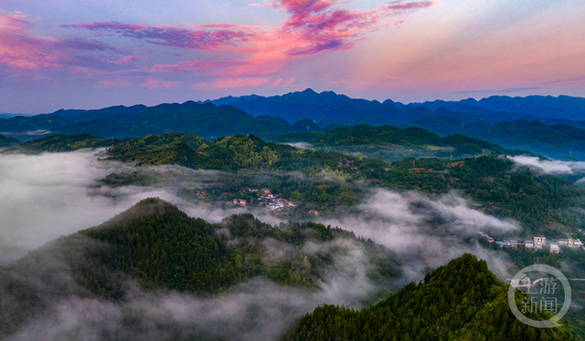 雾海托秋阳 乡村藏仙境