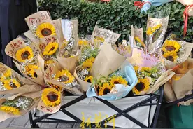 “985”“211”“录取吧”，考场外花束价格寓意美好图片