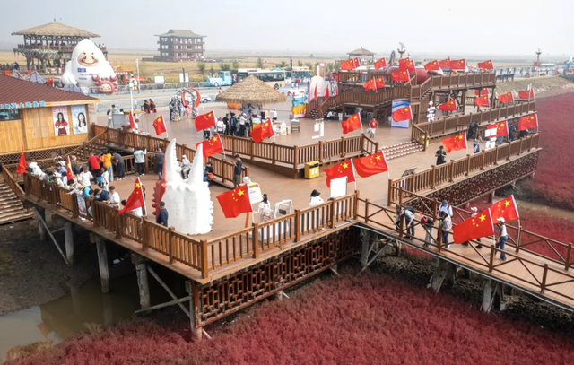 “十一”假期，盘锦各景区热度持续迎客流高峰