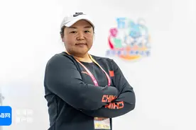 内蒙古代表团摔跤选手明霞：喜欢海南的蓝天绿树和比赛氛围图片