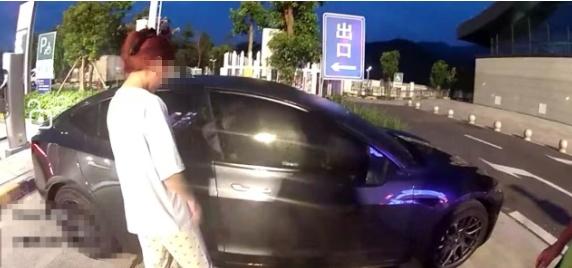 小情侣自驾来杭州漂流，半夜在高速上完厕所蒙了！“我们只能回南京……”