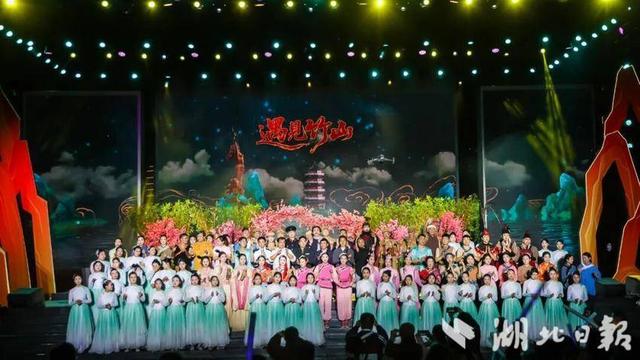 文旅绘秋卷 村晚韵竹山——2025年湖北省“荆楚四季村晚”秋季示范活动落幕