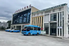 仁怀：村民“抬脚”上车 快递“顺风”进村图片