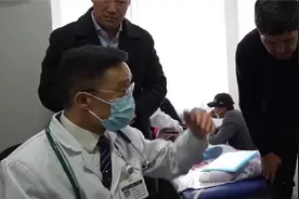 13岁男孩手脚细长被确诊马凡综合征视频封面