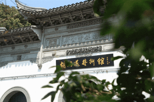 上海市中心又一公园拆除围墙！内藏明城墙和宝藏机位！怎么还有个“灶披间”？