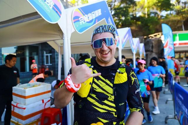 三大世界冠军助阵！直击2025梧桐山登高赛！