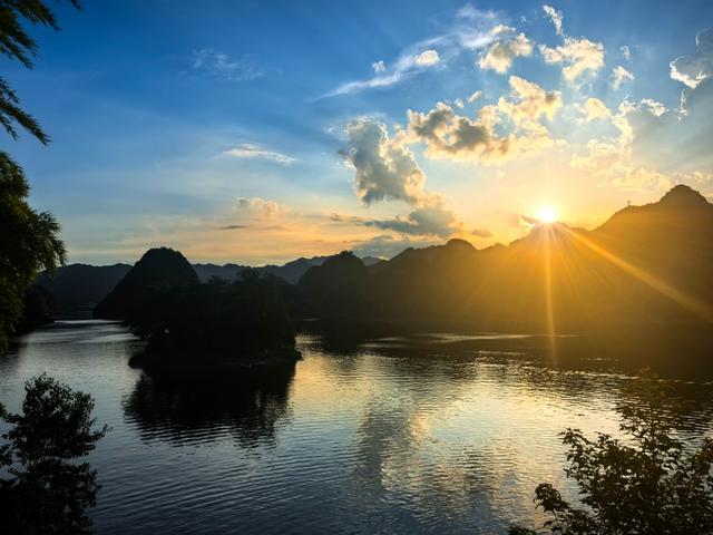 观山湖：湖山为枕觅清凉 环湖旅居点燃“避暑经济”