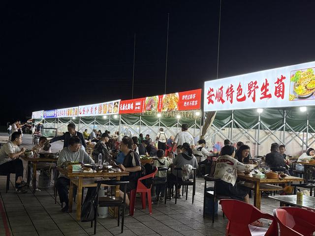 安顺避暑“热”到“一房难求”