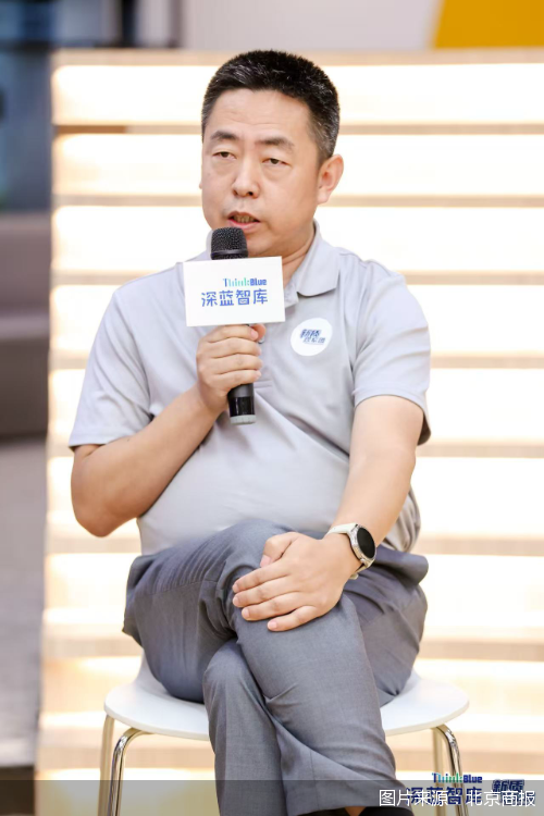 深蓝媒体智库沙龙｜“用魔法打败魔法”：AI原生困局的“自救”密码