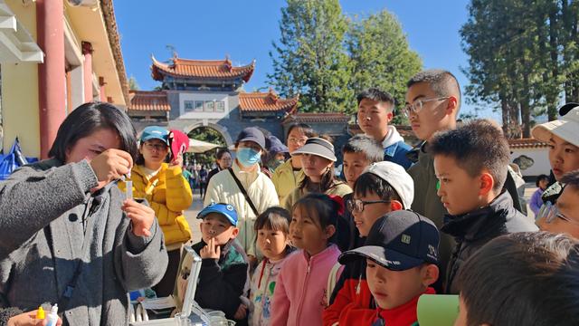 文化古迹成为生态科普课堂 37组亲子家庭大观公园沉浸式体验生态研学