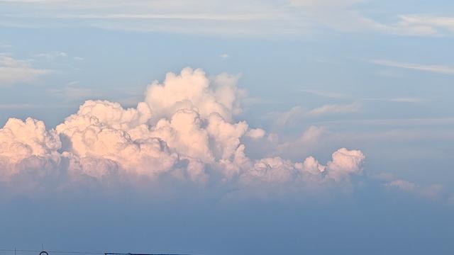 流云绕落日，今日傍晚京城的天空有多美？