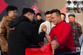 百名大力士聚贵州，比比谁的手腕更有劲图片