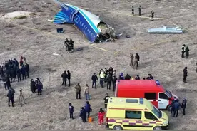 最后的“8字形”：哈萨克斯坦坠机处置前后和发酵的各方揣测图片