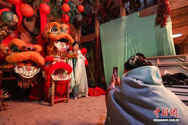 贵州绥阳：诗潮市集助力夜间消费