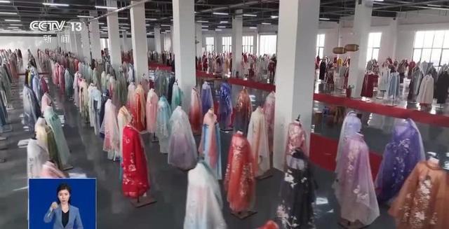 曹县汉服订单排到四月！东方美学“绣”出春节新活力