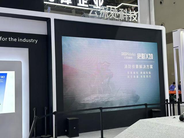 签约项目超2000亿！机器人、智能汽车集中亮相|直击2025智博会