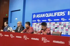 国足主帅：最大的问题是球员在联赛中锻炼不够图片