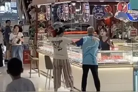 湖北一孩子在商场走丢，母亲崩溃砸金店！警方回应图片