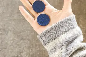 厦门BRT工作人员主动为老人兑换免费票，外地游客发帖点赞图片