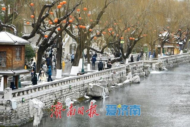 一年四季 泉在济南丨云雾润蒸，雪后济南护城河云雾缭绕宛如仙境