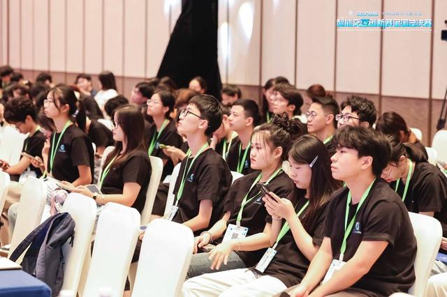 这群大学生，正在教 OPPO 做 AI 产品