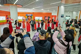 天津地铁音乐会快闪活动亮相元宵节图片