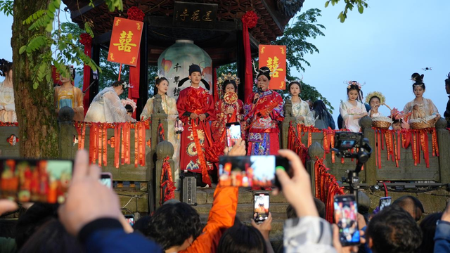 小城看中国⑭ | 贵州镇远：㵲阳河畔，千年古城打好“文旅牌”