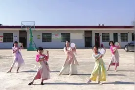 阳光下孩子翩翩起舞 衡阳一乡村小学舞蹈班作品爆火出圈图片