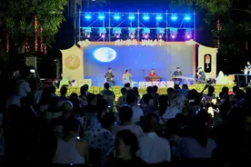 月色下的城央音乐会！珠江公园再度上演草地浪漫图片