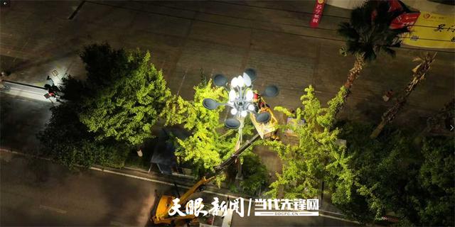 巷遇③丨3.2万盏减至2.2万盏，亮灯率反升至99%！遵义这座小城的智慧路灯亮了