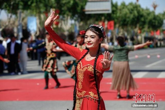 【砥砺奋进七十载 天山南北谱华章】阿克苏：新疆“甜心” 红到满屏热烈