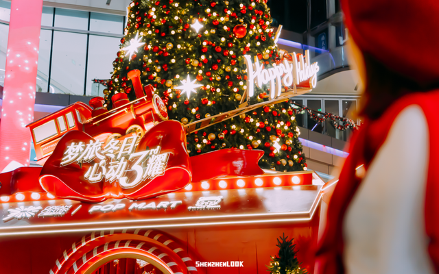 下暴雪的「圣诞小镇」开了！12米泡泡玛特圣诞树亮灯