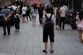 清晨突发大火，疑似电动车自燃！广州白云三元里街回应→图片