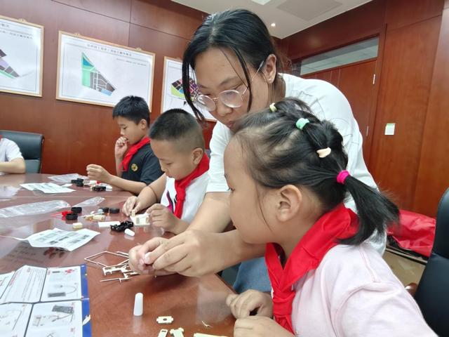 中塘镇开展青少年科技训练营活动