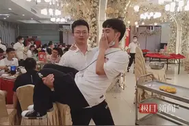 胖小子逆袭！他还带动整个寝室共同健身图片