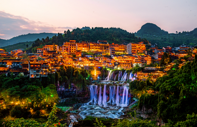 与故宫、长城同台领奖，芙蓉镇获评文旅品牌出海百强案例